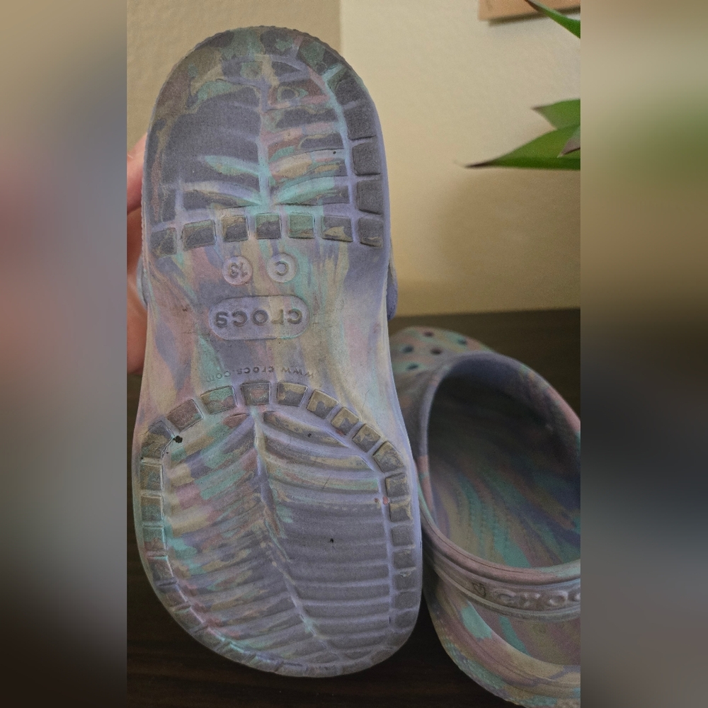 Kids Classic Marbled Crocs Clogs – Purple & Light Teal – Size 13C - Picture 5 of 8